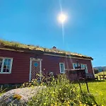 Fossane Gard, Autentiske Gardshus Pa Sauegard * Hjelmeland