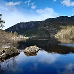 Ferienhaus Fossane Gard, Autentiske Gardshus Pa Sauegard Hjelmeland