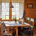 Fossane Gard, Autentiske Gardshus Pa Sauegard Ferienhaus