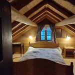 Fossane Gard, Autentiske Gardshus Pa Sauegard Ferienhaus