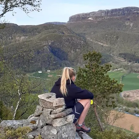 Hébergement de vacances Fossane Gard, Autentiske Gardshus Pa Sauegard Hjelmeland