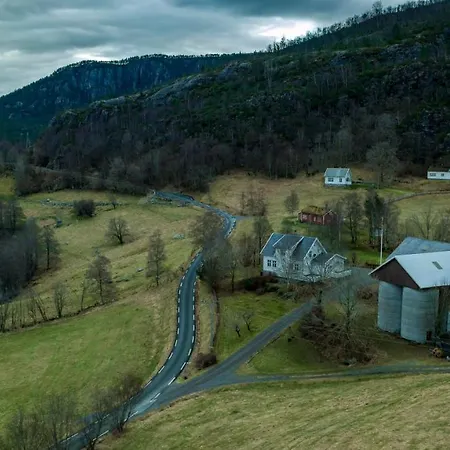 Fossane Gard, Autentiske Gardshus Pa Sauegard *